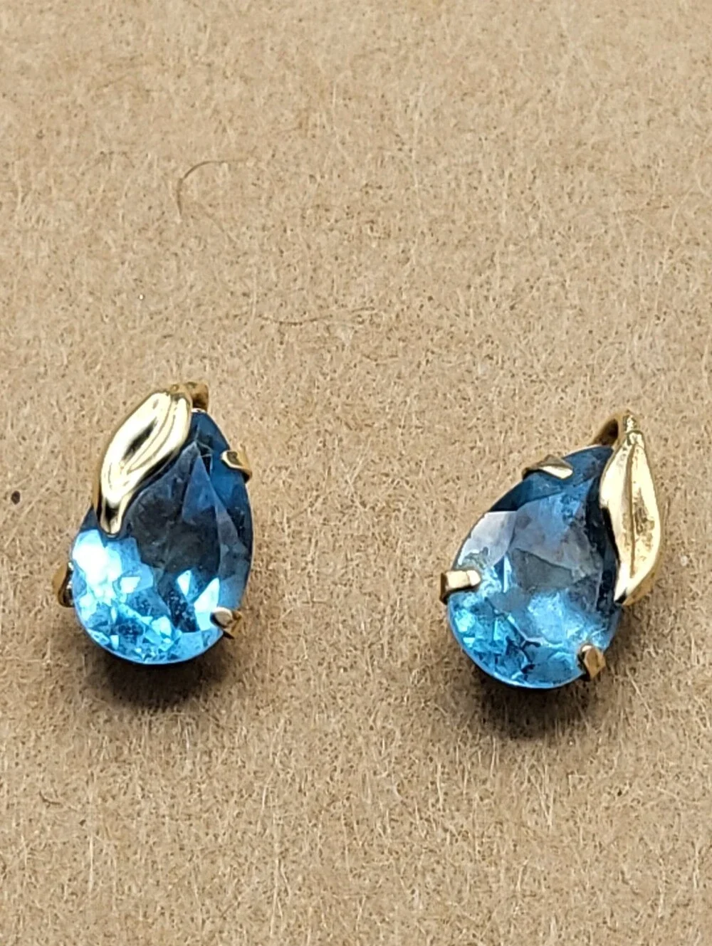 14k Gold Topaz Teardrop/ Pear w Leaf Stud Estate Mid-Century Vintage Swiss Blue